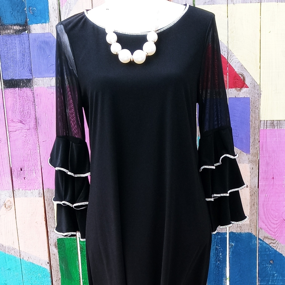 DRESS - Picture 1 of 5